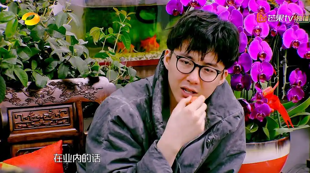 刘宇宁素颜出镜,即使不化妆都这么帅气,瞬间沦陷了!