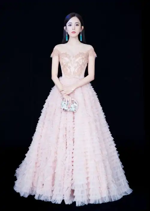 首页 婚纱礼服 mikael d — 古力娜扎收藏相册