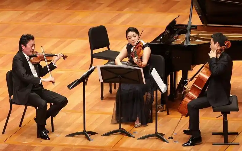 贝多芬《g大调弦乐三重奏》小提琴/吕思清  中提琴/苏贞  大提琴/朱牧