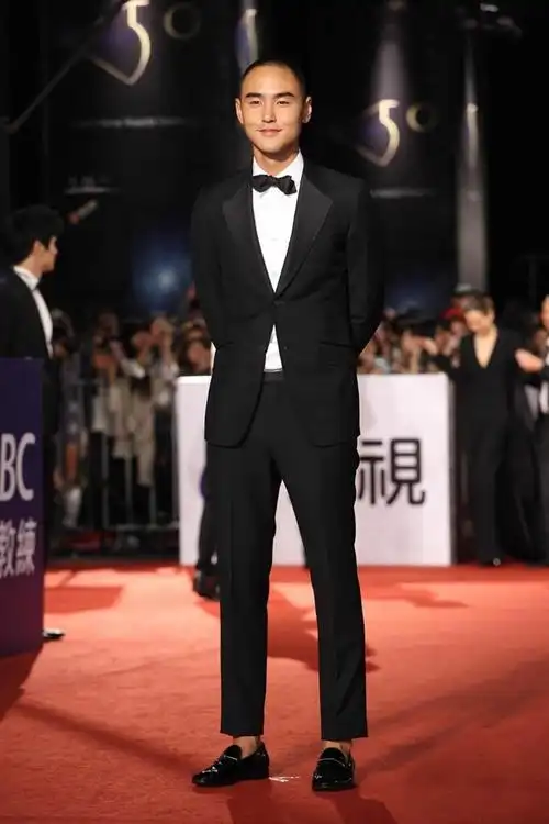 第50届金马奖章子怡最佳女主角 走红毯舒淇大开胸桂纶美大露背