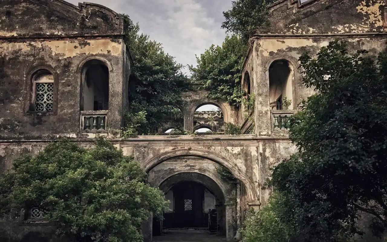 萧瑟古宅孤寂高清桌面壁纸