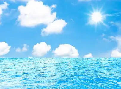 大海和蓝天与太阳照片