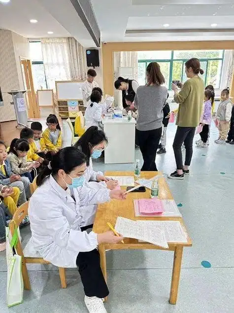 苏州渭塘:"六一"体检 护幼成长