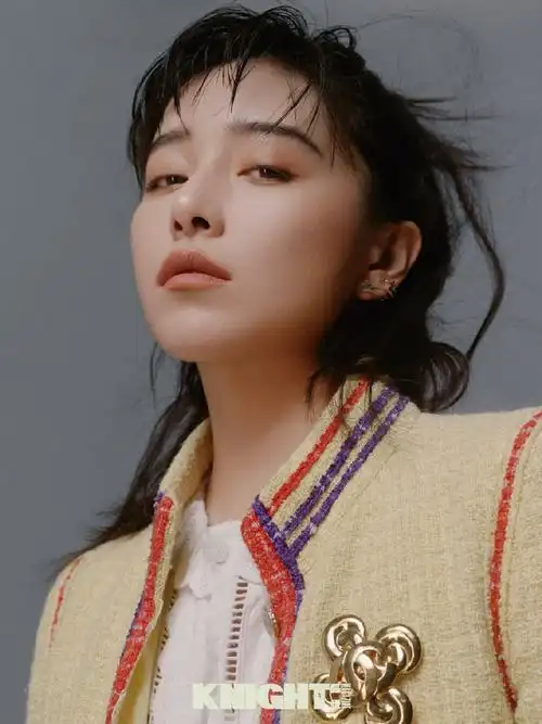 阚清子清爽短发写真图片