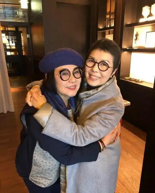 转眼,大半年时间过去了,关菊英闭关养病以来,几乎没有再公开亮相,不禁