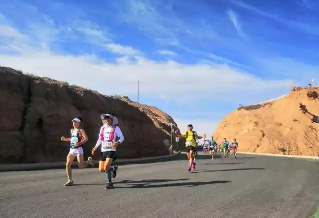甘肃白银马拉松越野赛惨剧马拉松的终点是安全回家