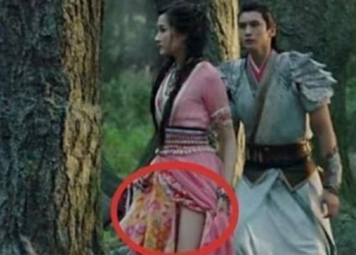 影视剧中"尴尬"的穿帮镜头,网友:导演你能不能走点心?