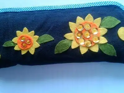 巧手精灵的布艺作品《向日葵笔袋》