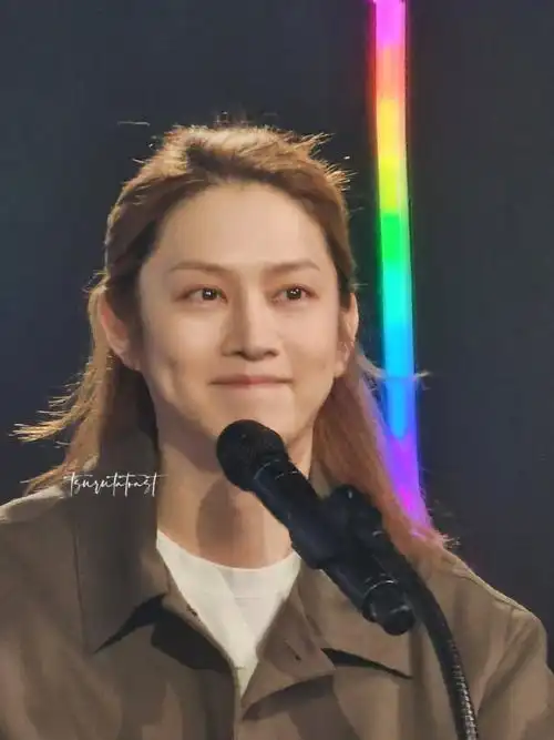 金希澈超话95#金希澈美颜盛世#【图片】20220924 广播活动饭拍手