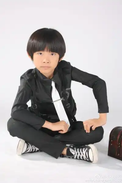 【易烊千玺小时候】