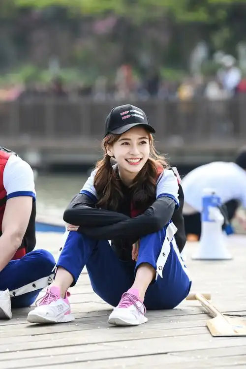 晚21:10《奔跑吧》,跑男团将继续进行龙舟比拼,快来和baby一起运动吧!