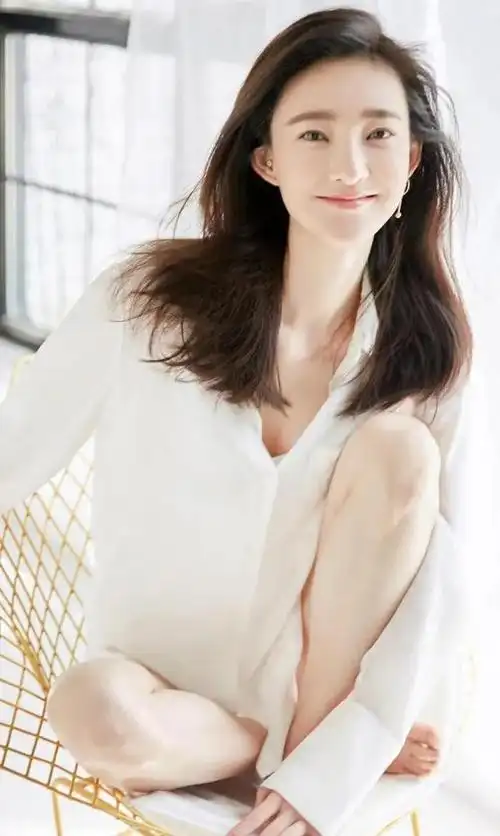 来自内蒙古自治区的王丽坤是当之无愧的素颜女神