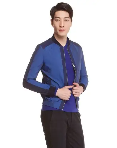 深蓝/藏蓝色运动休闲时尚长袖茄克衫