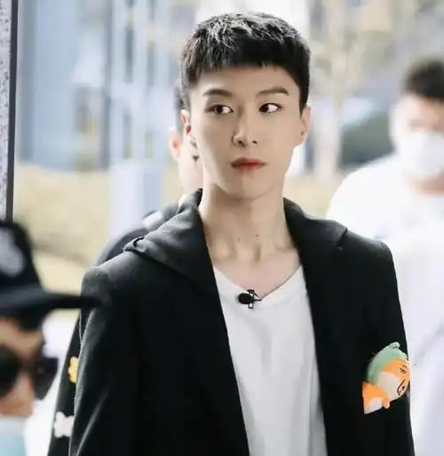 《青春环游记3》终于开录了,路透照曝光,范丞丞换发型后更精神