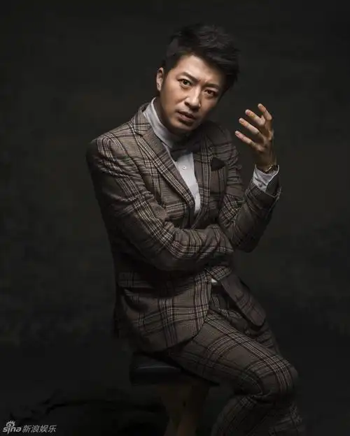 组图:张衣最新大片曝光 亦正亦邪演绎百变绅士