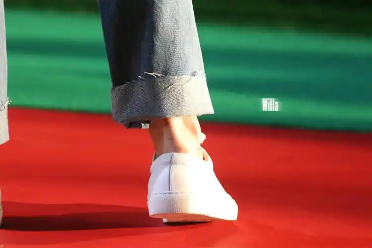 [李易峰][分享]160126 有一种瘾叫李易峰的脚踝 大写的苏!