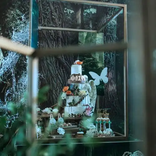 看着你对新郎一脸崇拜的样子 你说,是不是你捡到了宝,才嫁给了新郎.