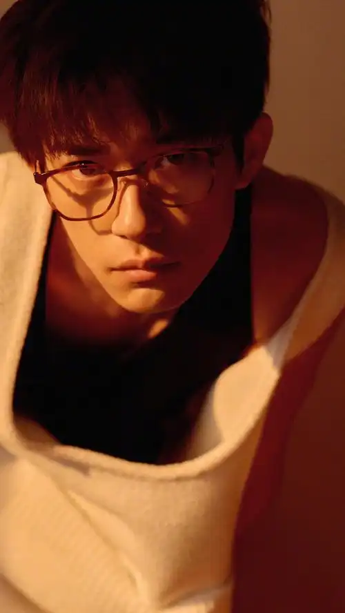 易烊千玺嘉人五月刊封面##易烊千玺新专辑刘艳芬