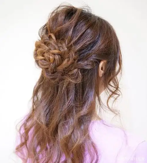 当下特别流行的几款扎发发型,简单精致又减龄