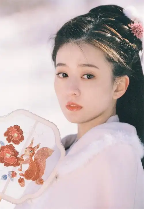 乔欣古装雪地写真气质温婉清冷出绝