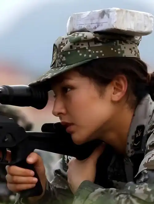 巾帼不让须眉,女文艺兵"变身"女狙击手!