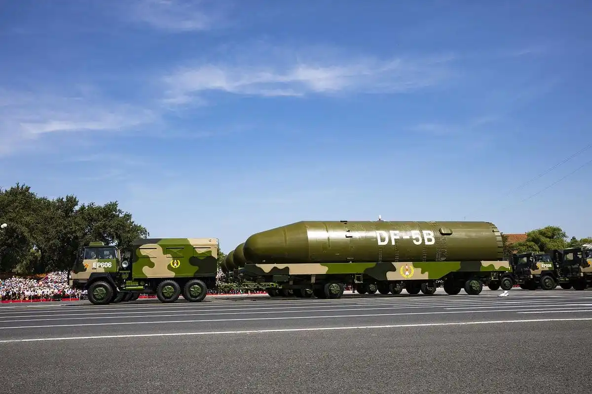 我们的洲际弹道导弹大气层最少10马赫以上的速度并且会机动变轨,并不