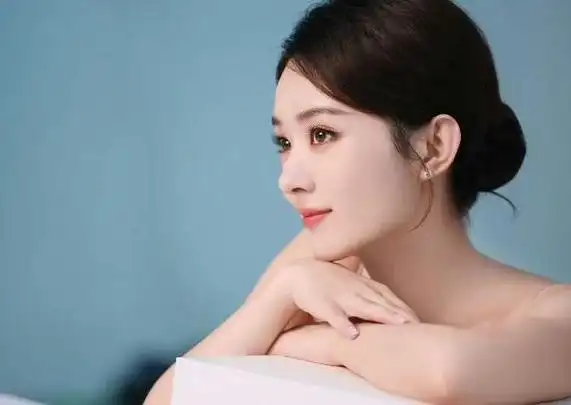 看了赵丽颖的侧脸,才知道这种"鼻梁"有多完美!