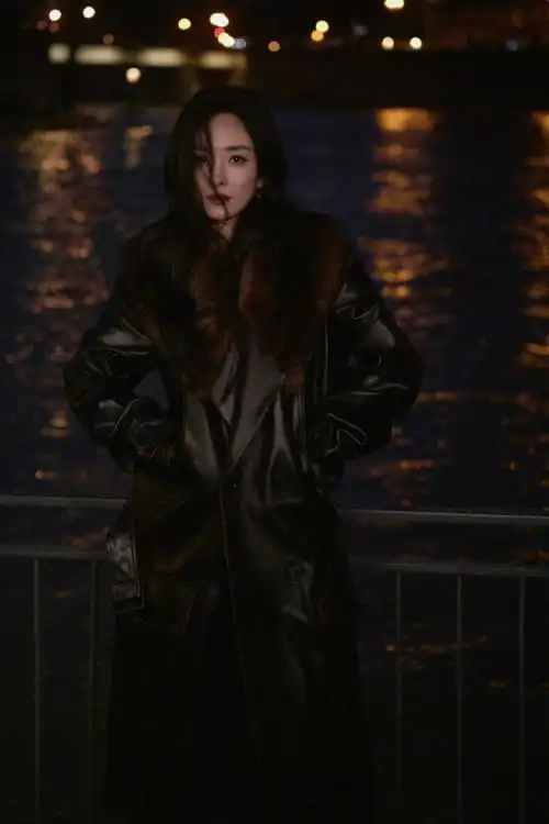 巴黎时装周##杨幂皮衣大佬##杨幂看秀造型