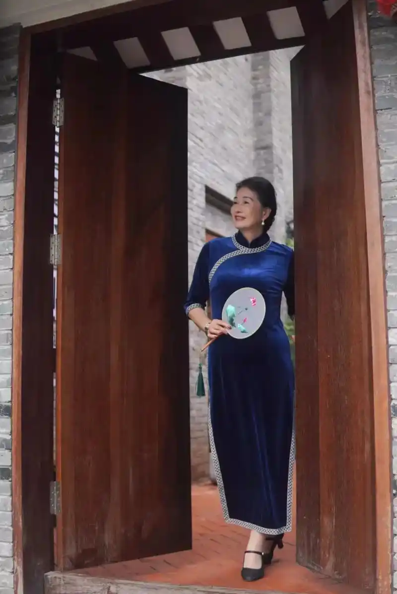 #温婉书卷气旗袍有多绝 #旗袍秀一秀女子好温柔 #爱旗袍爱生 - 抖音