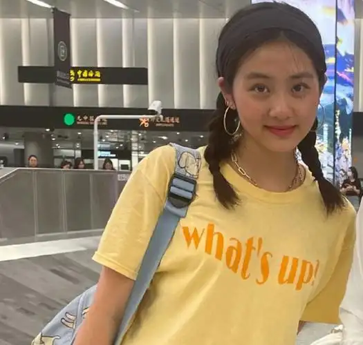 近日,一则关于黄磊的大女儿黄多多(黄忆慈)的新闻在网络上引起了热议.