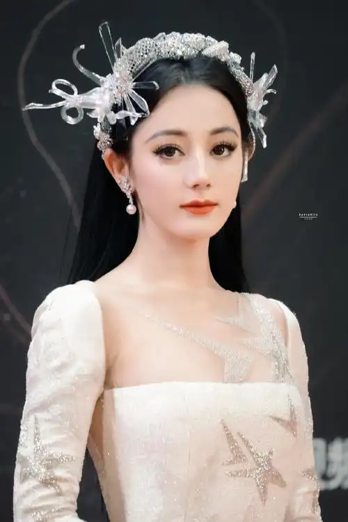 迪丽热巴 芭比公主##迪丽热巴红毯迷路