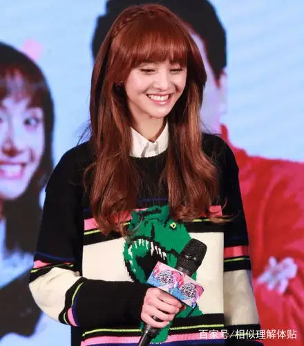 早期郑爽出席旋风孝子发布会 笑容甜美的元气,少女美出新高度