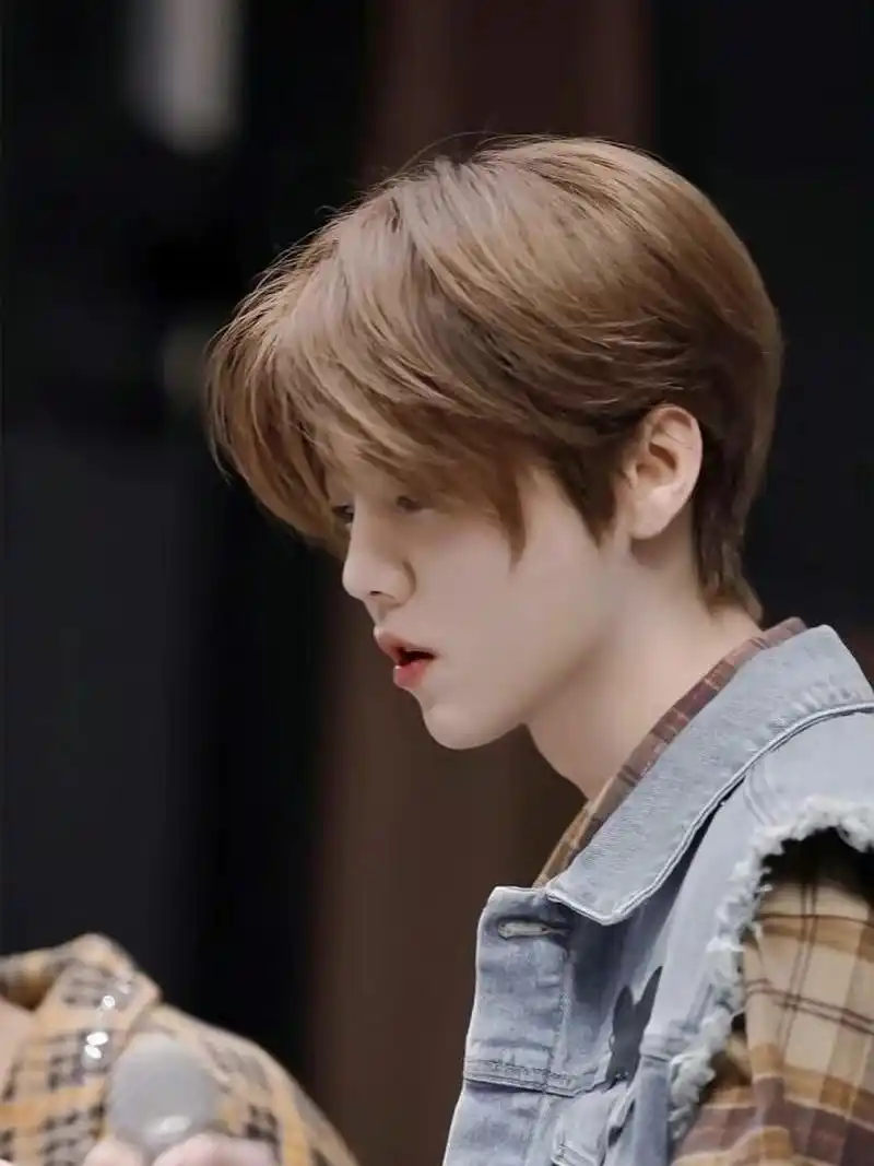 绝美侧颜|鹿晗壁纸 啊啊啊啊一天换一张桌面!好爱鹿哥侧颜!