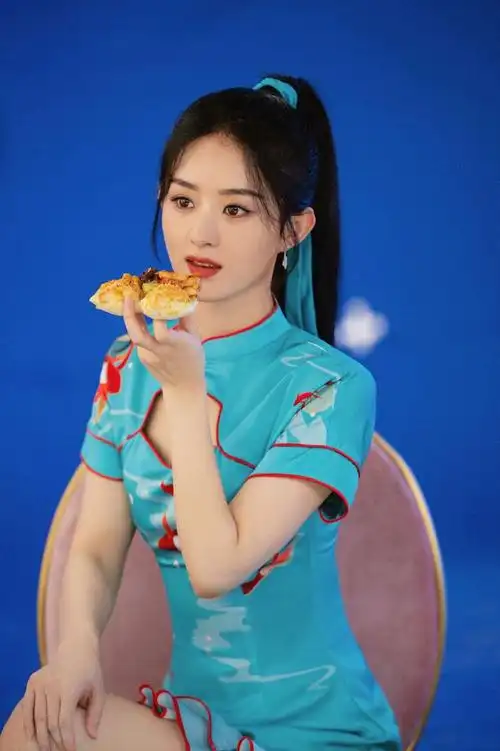 赵丽颖穿旗袍有多美扎高马尾演绎国风气质34岁大秀小蛮腰