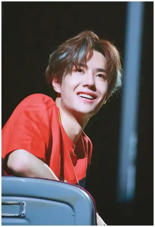 王一博亲手制作柚子鸡,被鸡吓到太可爱,谁说我们只会拍黄瓜?