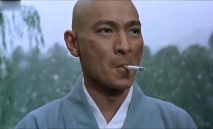 一袭道服配个光头,抽着两块五的红梅,刘德华差点凭这部剧夺帝!