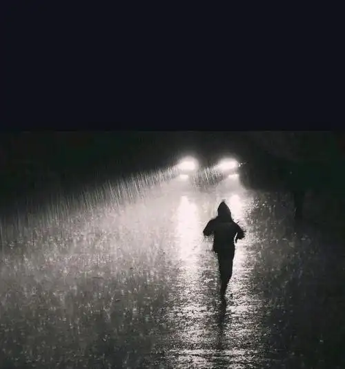 酒后的我会到另一个时空像一个迷路的醉汉在时间的长廊里摇晃