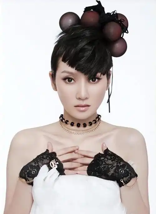 "天籁之音"萨顶顶:21岁选择重新出发,是她最正确的决定