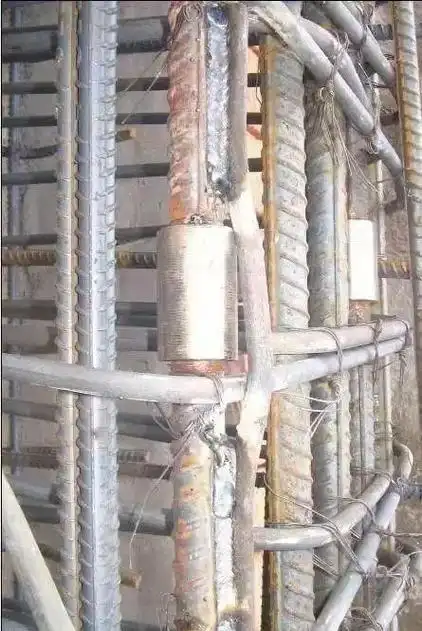 5. 总等电位和局部等电位根据设计要求,用镀锌扁铁引出.