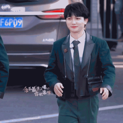 周深超话#奔跑吧生态篇定档##周深奔跑吧#猫瘾犯了快给我看猫@卡布叻