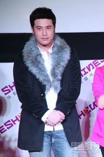 陈亦飞"上海大学生微电影节"启动仪式辣妈刘芸也在当天宣布,她即将