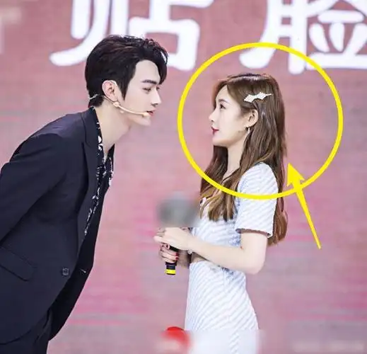 李一桐许凯亮相发布会同框好有cp感生图下的腿围我却看愣了