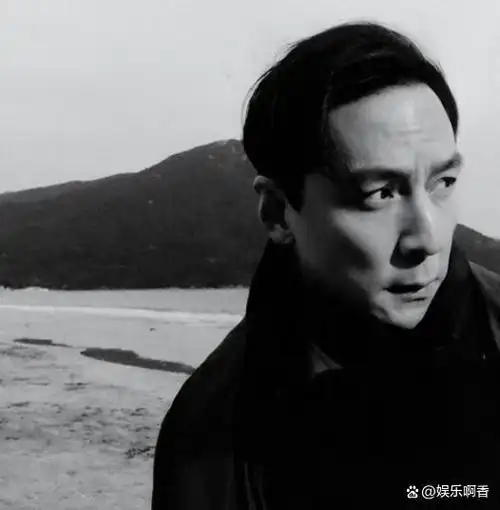 吴彦祖庆祝结婚14周年亲手为老婆做蛋糕发文称没她我活不下去