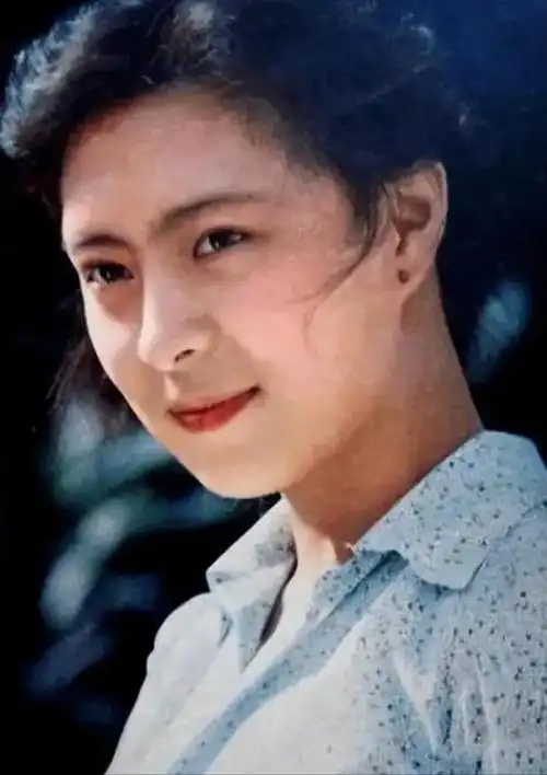 演员刘佳照顾父亲淡出演艺圈10年父亲离世后守着骨灰生活8年