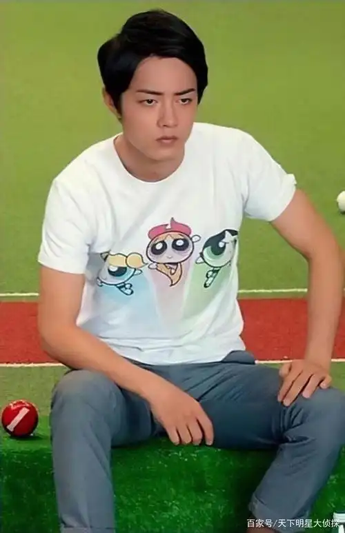 肖战童年照曝光,真是大变样了,可以看出小时候是方脸单眼皮