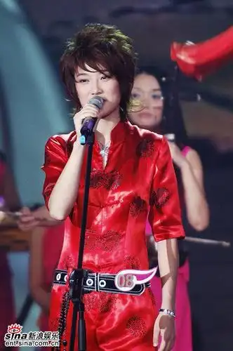 图文:2006超级女声总决赛--刘力扬微笑迷人