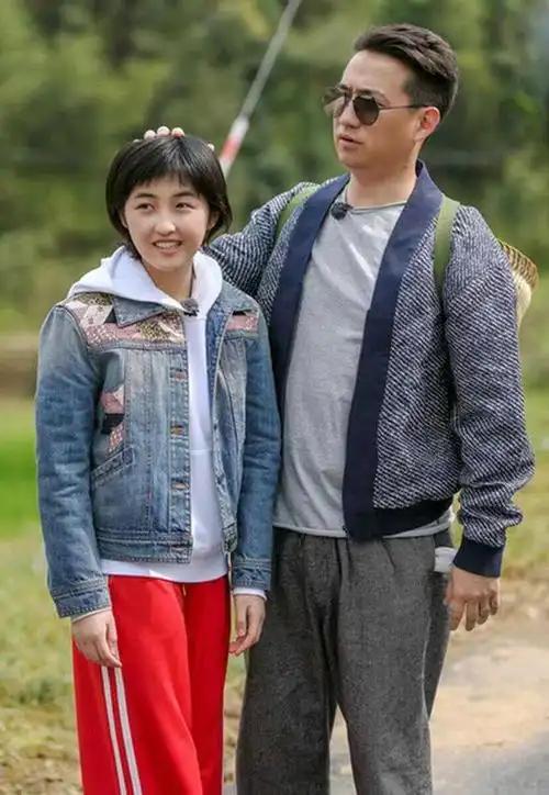 直接拍桌子;听说梁靖康夺走张子枫荧屏初吻,扬言要"打s他";刘宪华无意