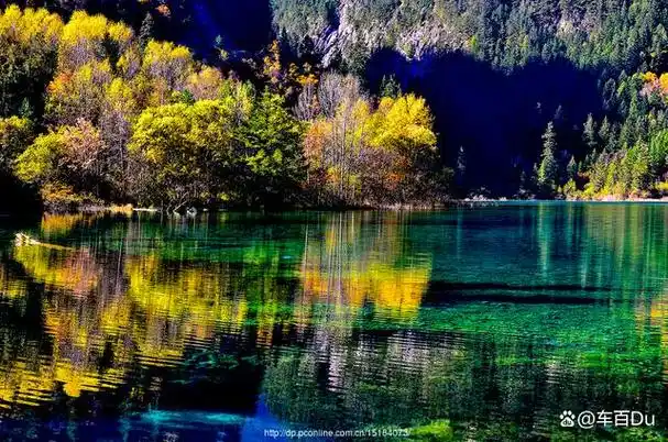 的世界里,存在着一个让人心醉神迷的地方,那就是人间仙境——九寨沟