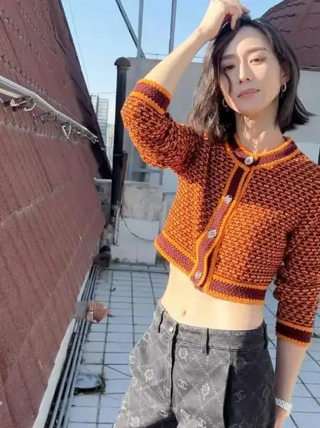 人间腰精张钧甯,这腰线这比例这马甲线,是谁慕了我不说!__财经头条