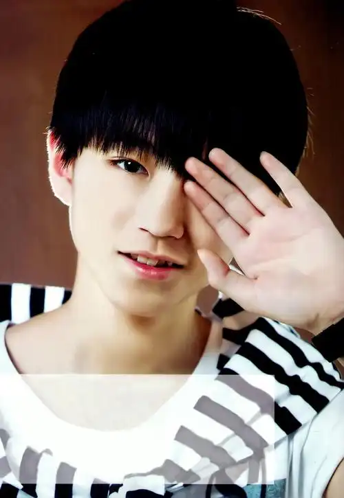 王俊凯2014年tfboys当代歌坛杂志拍摄